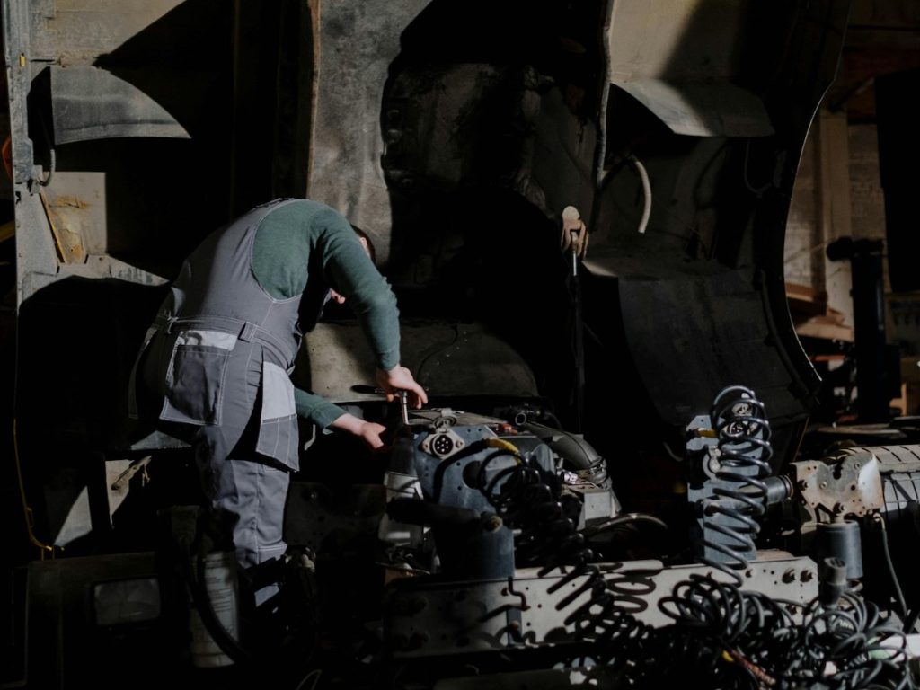 technician fixing machine