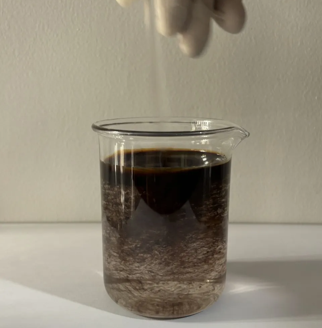 Oil slick dispersal process (Photo: Hasgara)