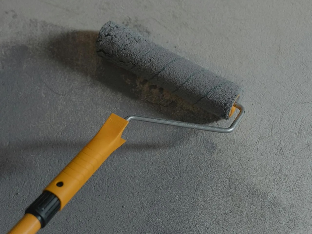 Paint roller with gray paint