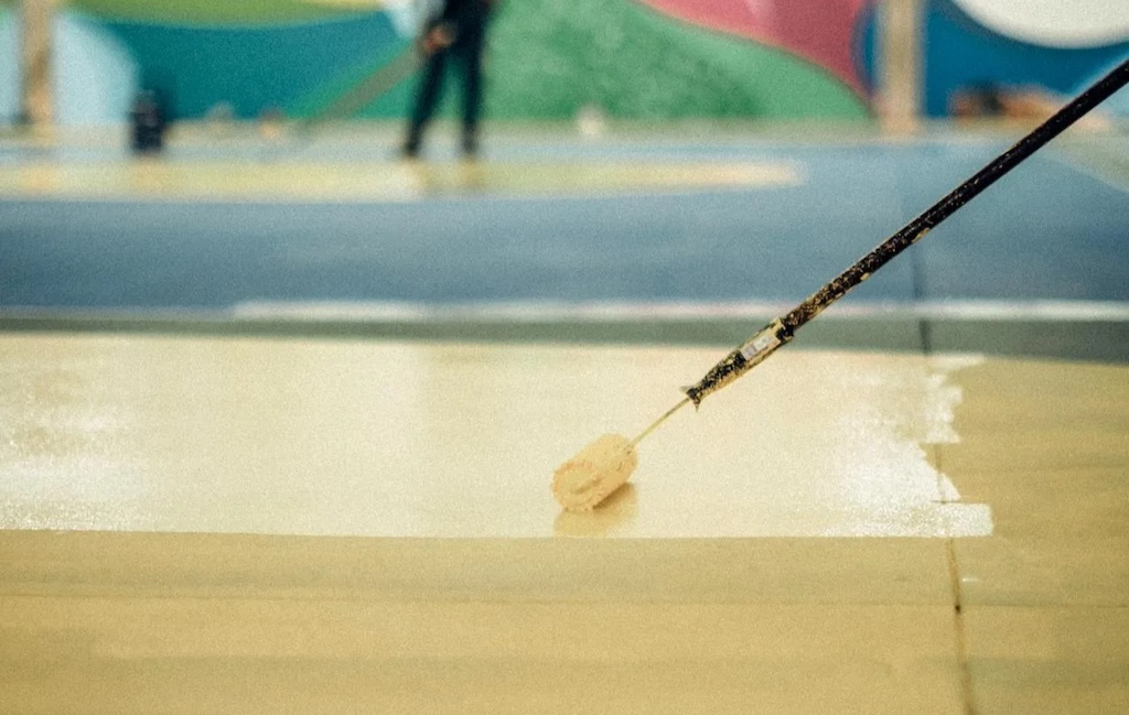 Painting the sports hall parquet