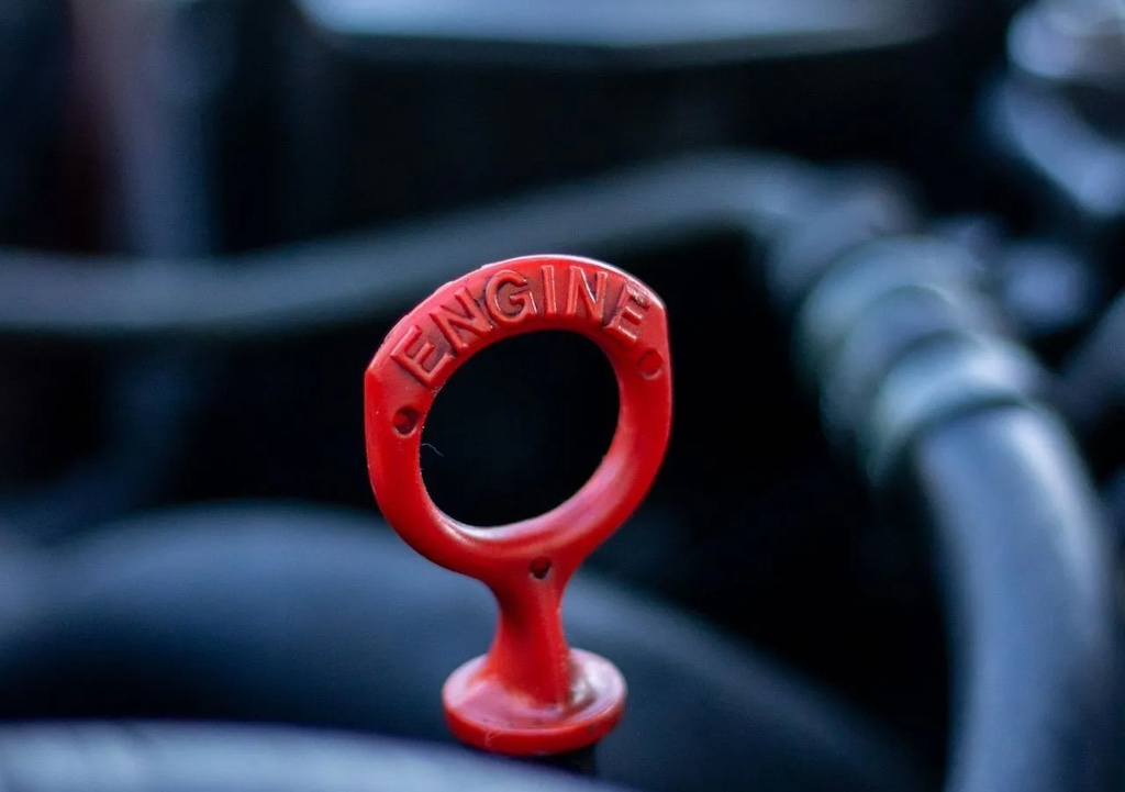 Engine text on red pin